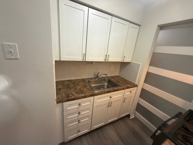 Foto del edificio - 322 W Elizabeth Ave