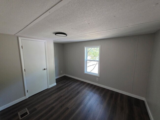 Foto del edificio - Lake Cherie Mobile Estates