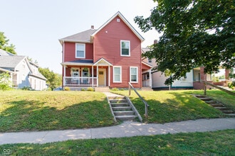 Building Photo - 1546 E 10th St