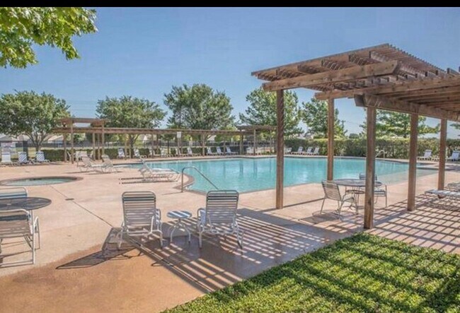 Foto del edificio - 9841 Carter Dr
