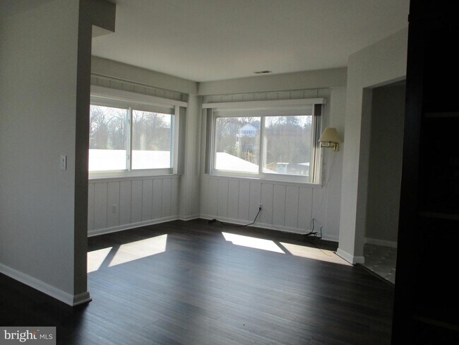 Building Photo - 45088 Marina Way