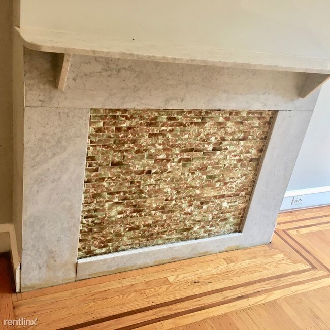 Foto del edificio - 4 br, 1.5 bath House - 1635 Wolf Street