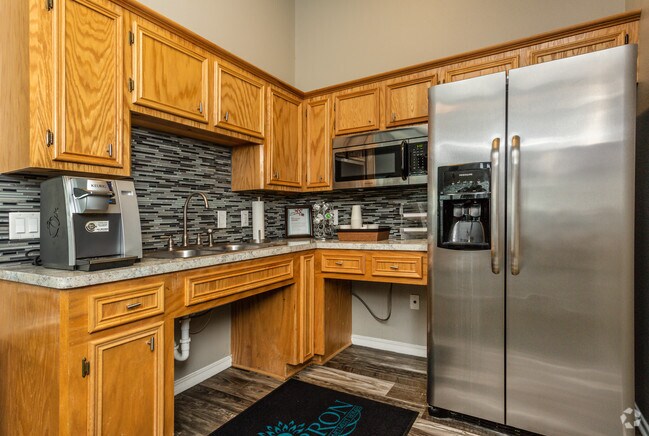 Casa club con cocina y estación de café - Cimarron Court Apartments