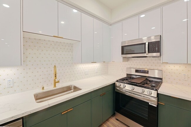 Interior Photo - 4000 Mont Clair Apartments