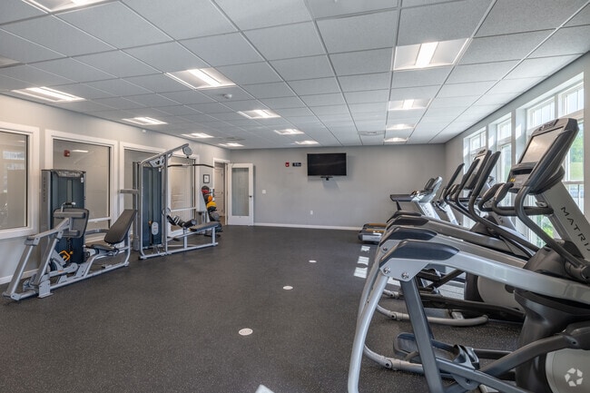 Fitness Center - Oakwood Hills Apartments