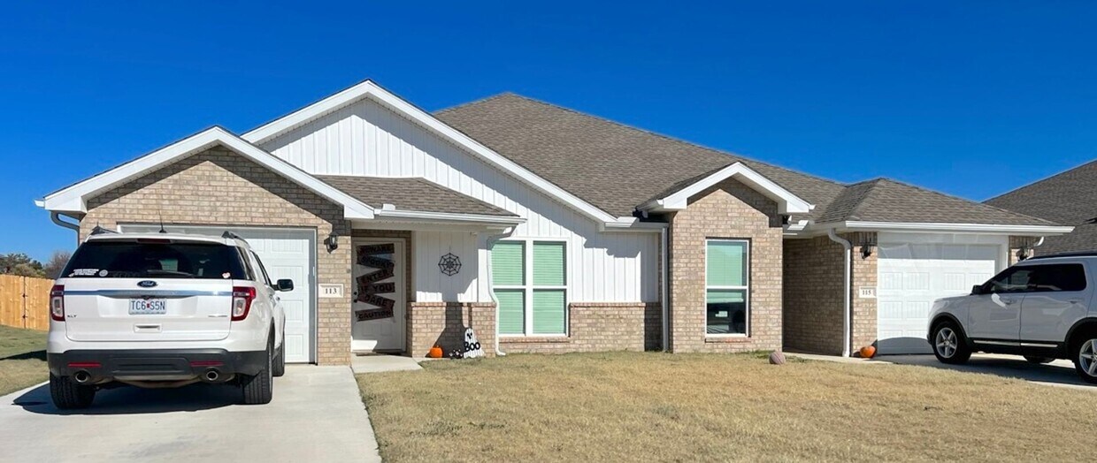 Primary Photo - 3 Bedroom Townhome In Carl Junction, MO!