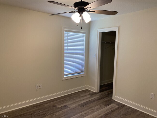 Foto del edificio - 3 br, 2 bath House - 5 Boone Lane