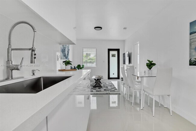 Foto del edificio - 6401 NW 1st Pl