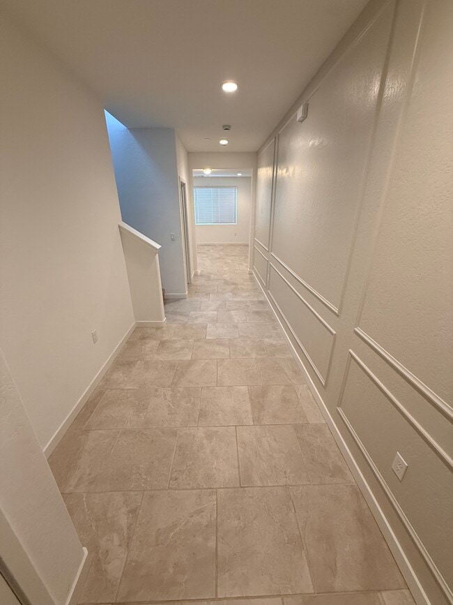 Building Photo - 392 Talus Way S