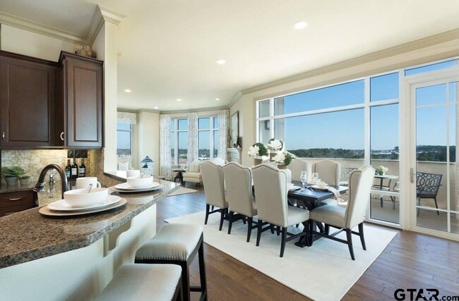Building Photo - 2801 Wexford Dr