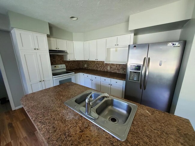 Building Photo - Single Family Home in Desirable Kentwood