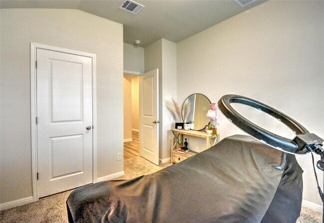 Building Photo - 257 Fossil Dr