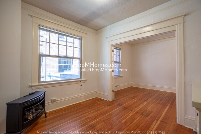 Building Photo - Classic Portland Condo in the Nob Hill Neighborhood!