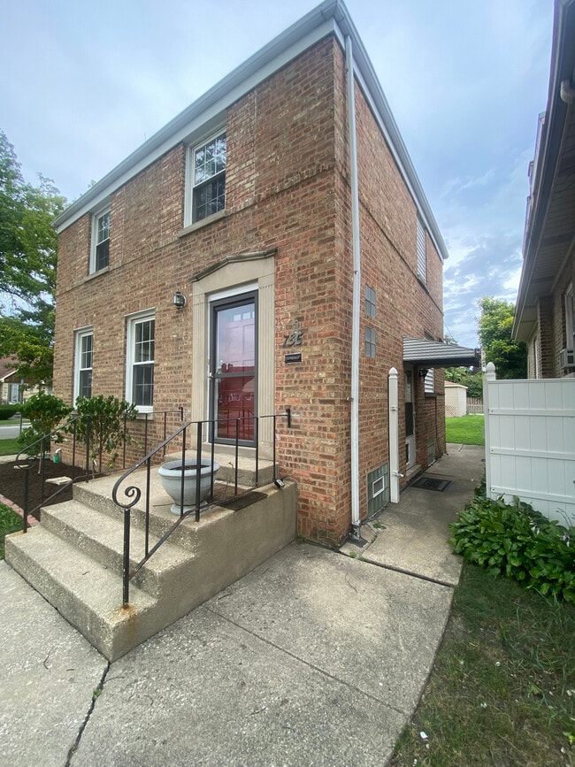 Building Photo - 735 Hull Ave