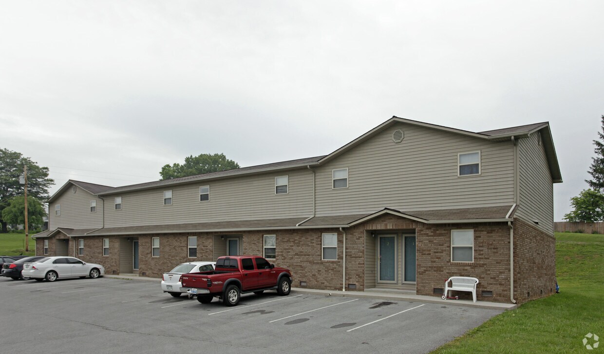394 Straight Creek Rd, New Tazewell, TN 37825 Apartments in New