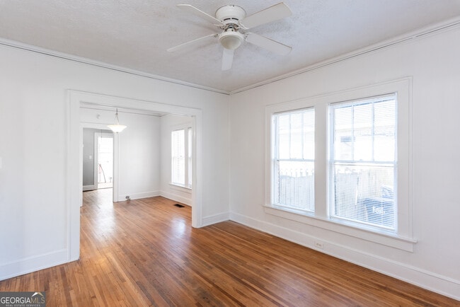 Foto del edificio - 1786 Center Ave