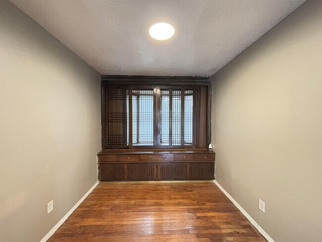 Foto del edificio - 4694 McCrory Ave