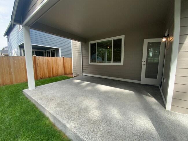 Building Photo - *** NEW RENT SPECIAL - HALF OFF FIRST MONT...