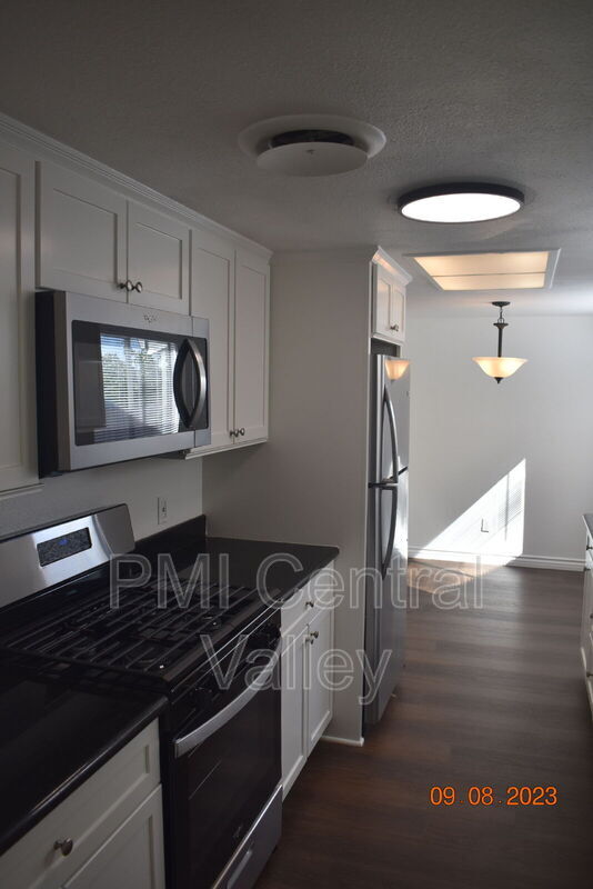 Building Photo - 280 Prado Way