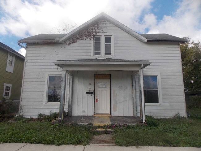 Building Photo - 221 N Yellow Springs St
