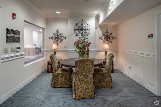 Leasing Office - Lovett Manor