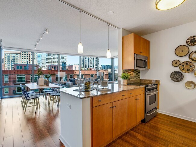 Foto del edificio - 330 W Grand Ave