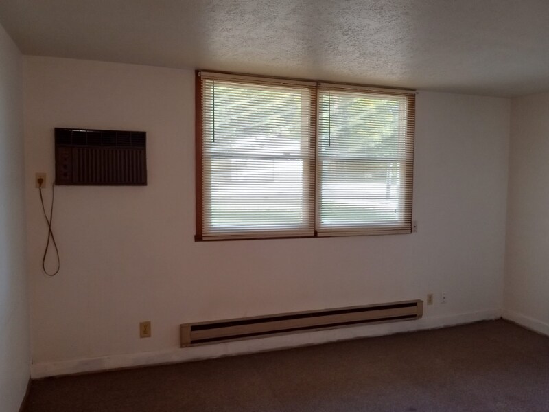 4766 Wolverton Ln Unit 8, Rockford, IL 61109 Room for Rent in Rockford, IL