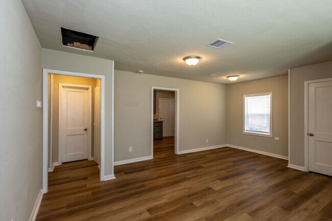 Foto del edificio - Beautiful 2 Bedroom / 1 Bathroom home in B...