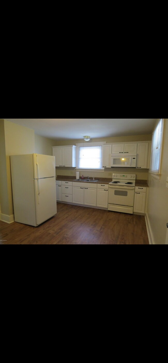 Kitchen - 1564 McKay Ave
