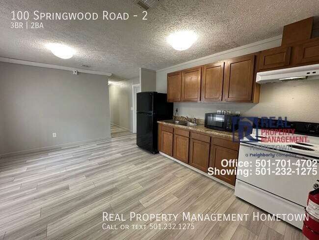 Foto del edificio - 100 Springwood Rd