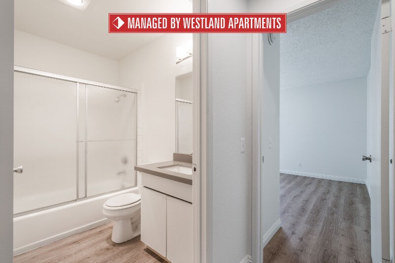 Foto principal - 700 E Esther St