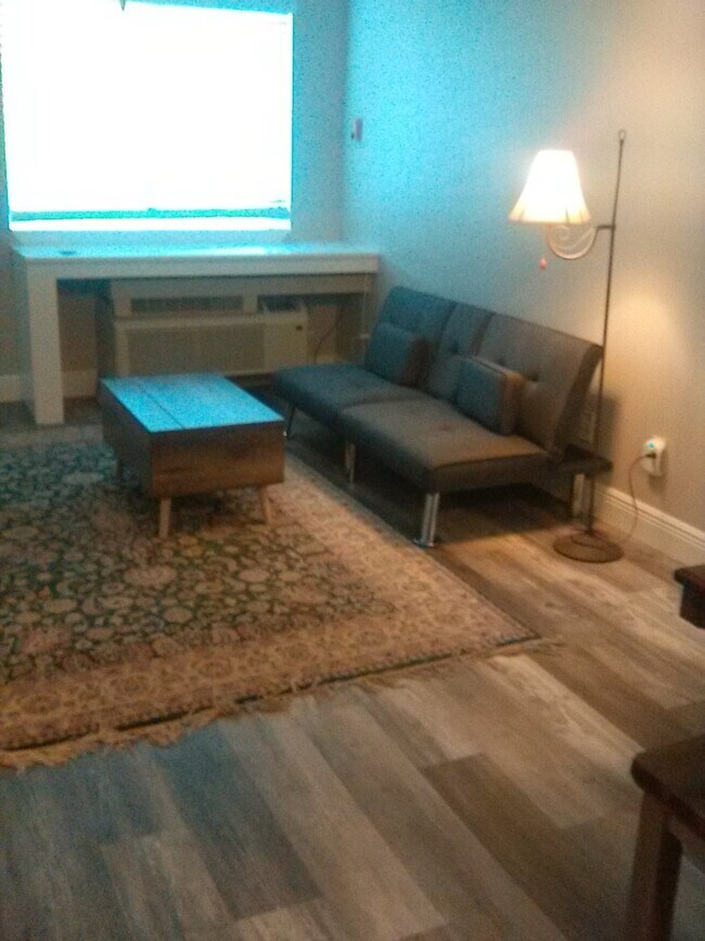 Foto del edificio - 403 Hayden Rd
