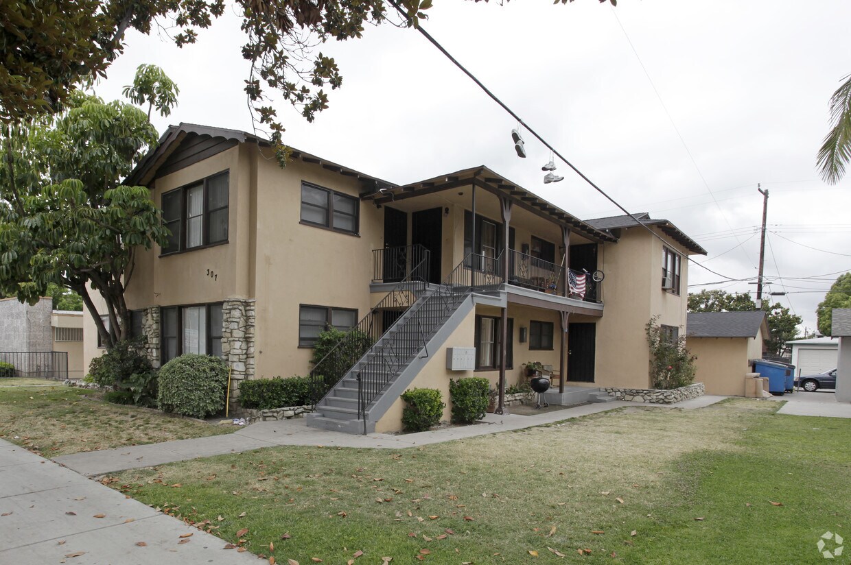 Primary Photo - 307 N East St