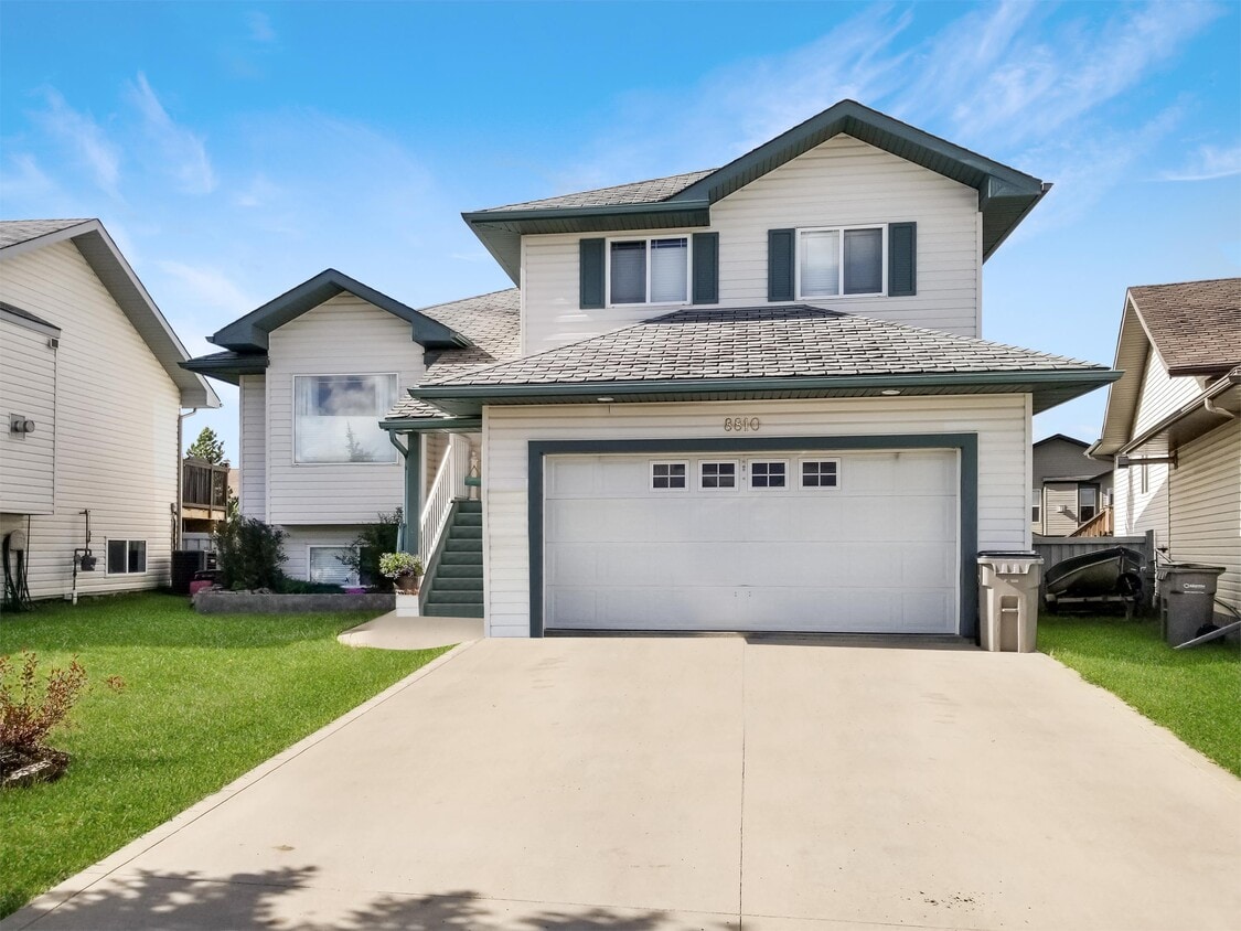 Photo principale - 8810-8126 126 Ave