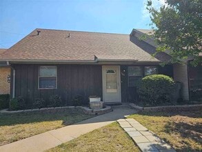 Building Photo - 1104 NW 52nd Cir