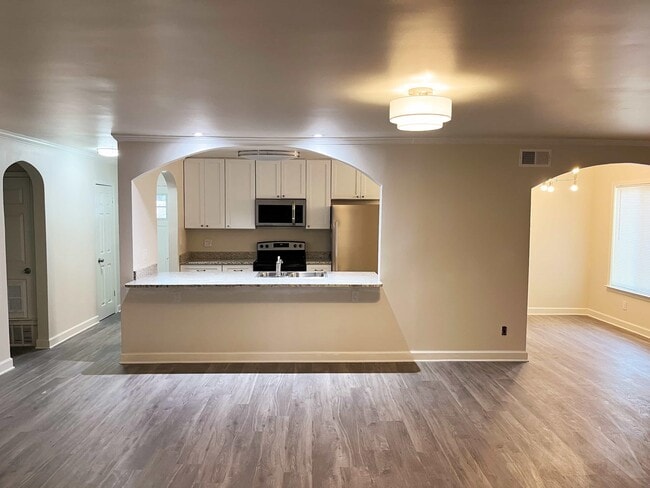 Building Photo - 709 Belmont Dr