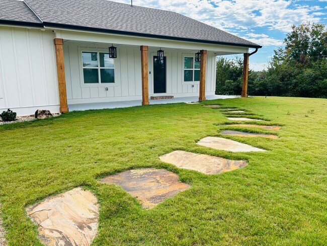 Foto del edificio - Stunning 4 bedroom 2.5 bath near Downtown Newnan! Must see!