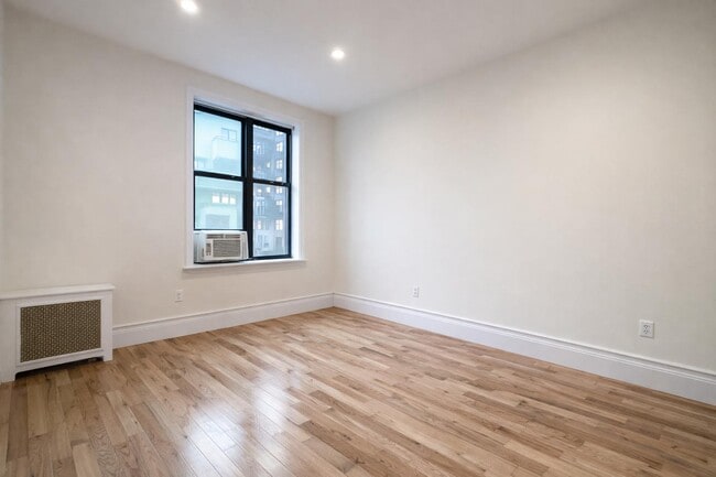 Building Photo - 41-47 ST.NICHOLAS TERRACE