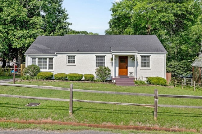 Building Photo - 2404 Milton Dr