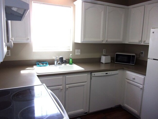 Foto del edificio - 2 Bedroom 2 Bath Duplex near Cherry Park