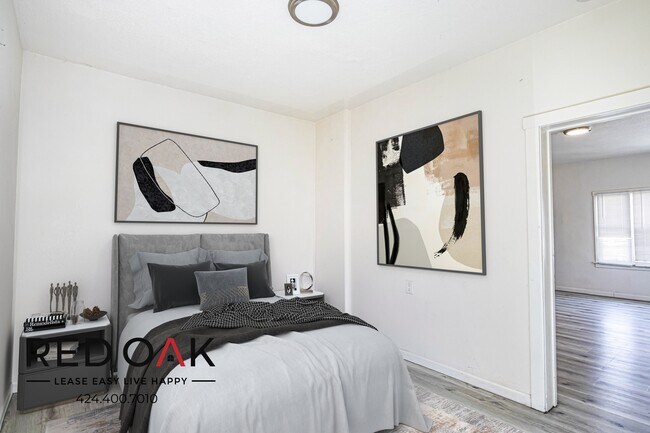 Building Photo - Beautiful Bright, Spacious and Completely ...