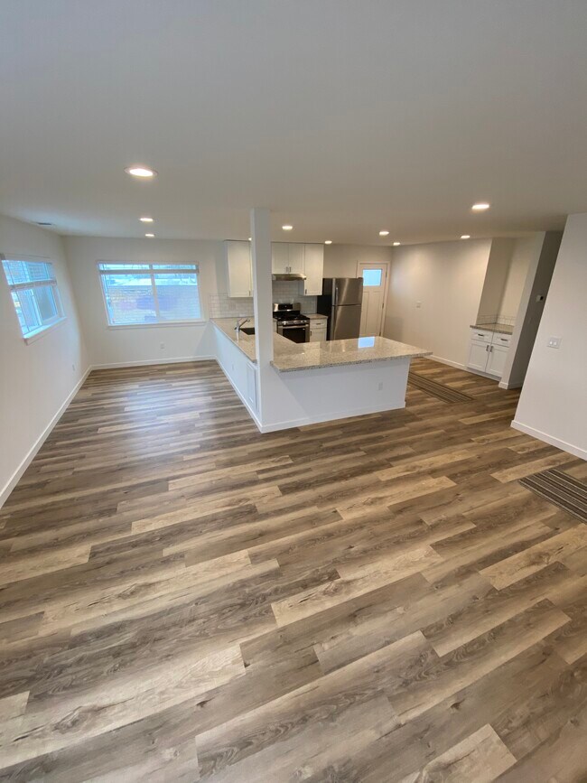 Building Photo - 213 Hinds Ave