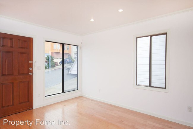 Building Photo - 1024 Schwerin St