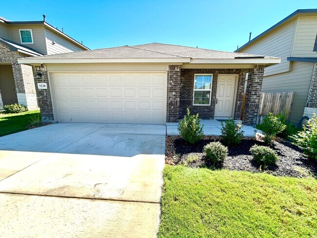 Building Photo - *COMING SOON*3 Bedroom / 2 Bath Home w/ AM...