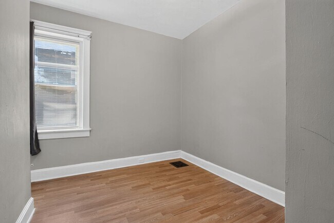 Building Photo - 349 51st St