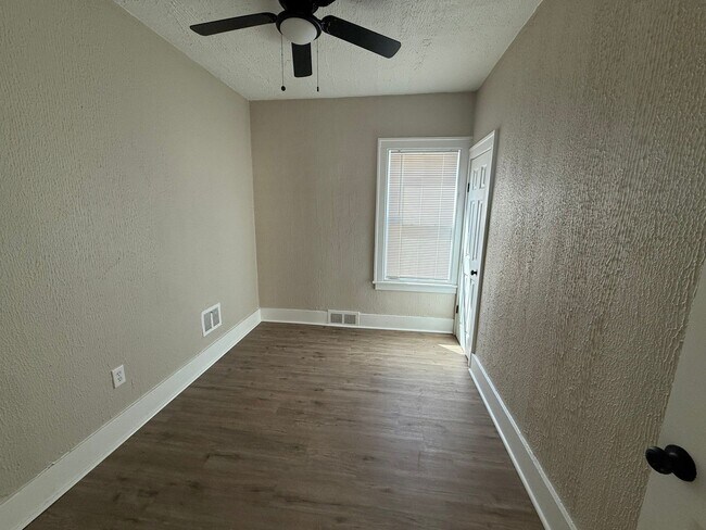 Foto del edificio - Renovated 3-Bedroom Home – We Welcome Sect...