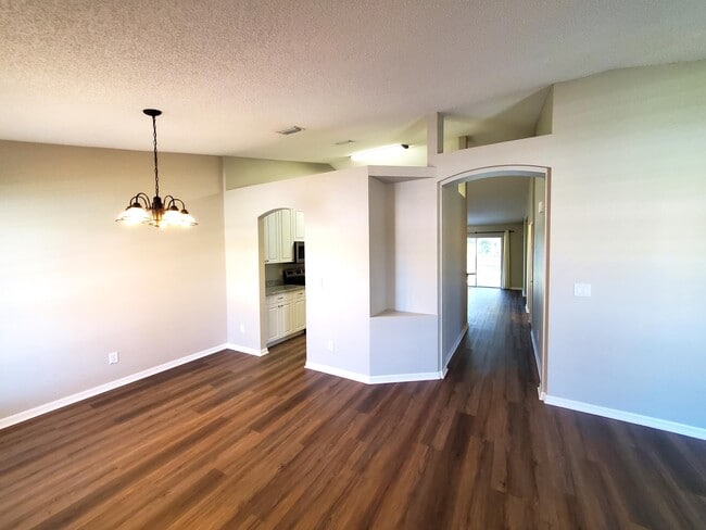 Foto del edificio - 5551 Cinnamon Fern Blvd