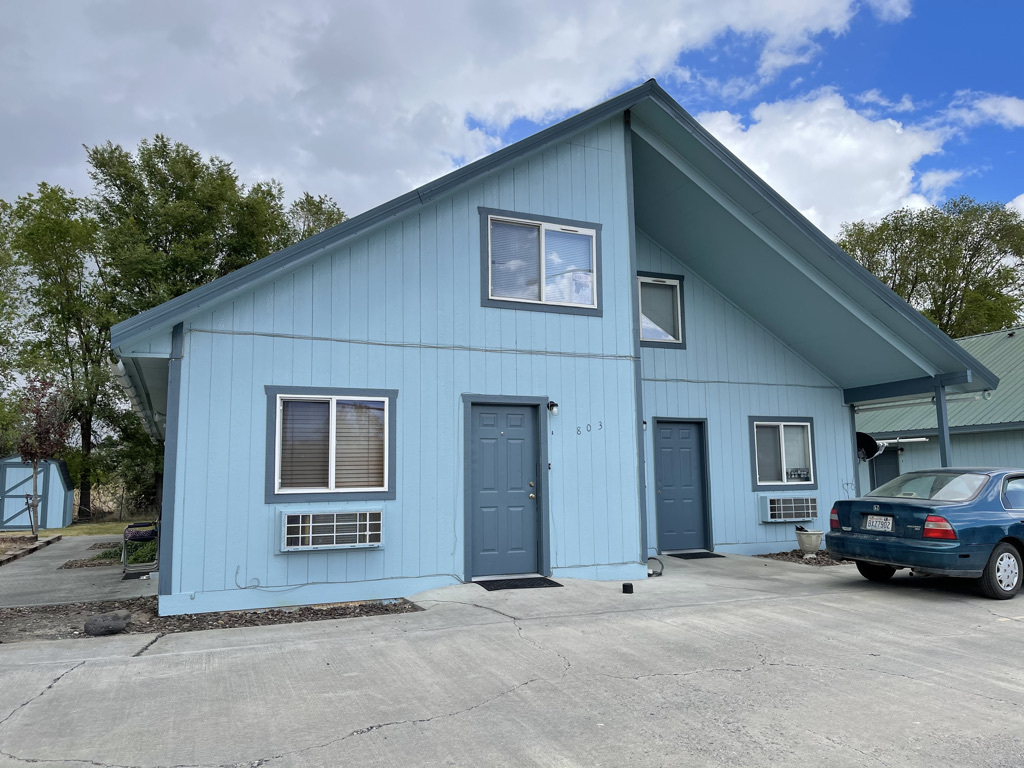 exterior - 809 S Division St