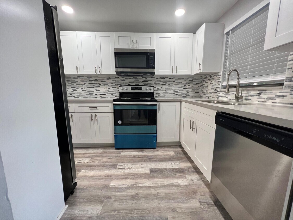 Foto principal - 1340 NE 28th Ave