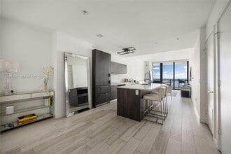 Building Photo - 480 NE 31st St